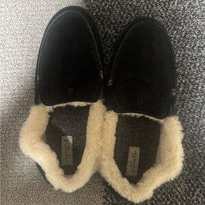 Black Olukai Slippers